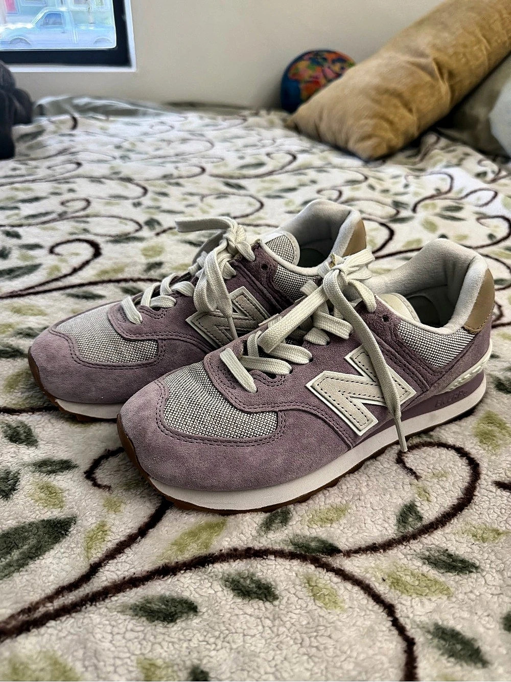 New Balance 574 Women's Sneakers Purple & White US 7.5